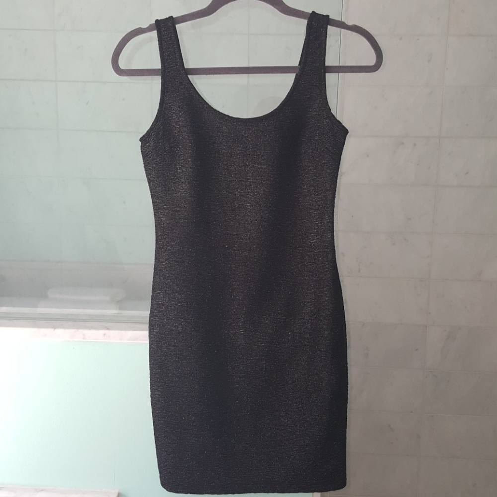 🔥 Black, glittery form fitting dress
